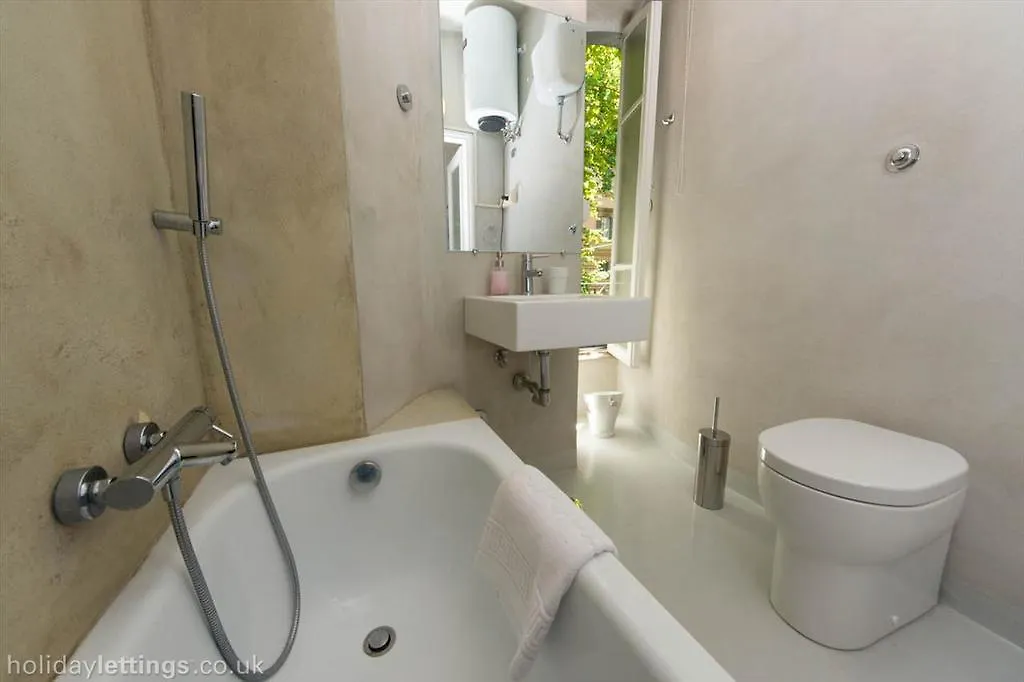 2 Be Home Colosseo Rom 3*,  Italien